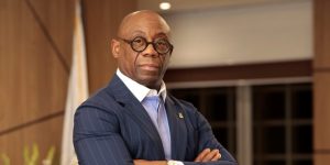 Serge EKUE