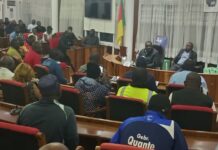 Soutien et mobilisation à Douala : les motos taxis, autour du Maire de la Ville, sont derrière Paul Biya
