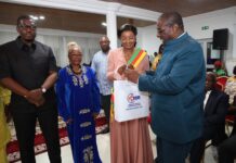A Douala 2e, le maire de la ville, Dr Roger Mbassa Ndinè rend compte de son mandat 2020-2025 aux élus locaux