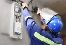 Le Cameroun attribue un marché de 20.000 branchements électriques à quatre groupements d’entreprises